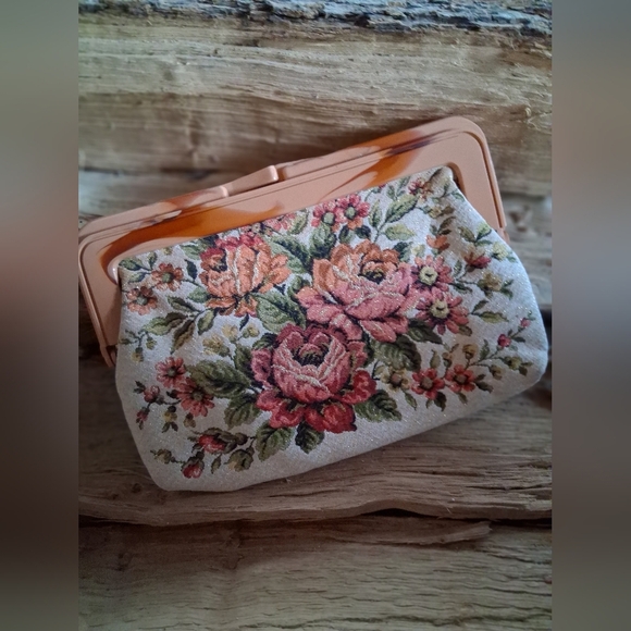 Vintage Handbags - Floral Tapestry Clutch